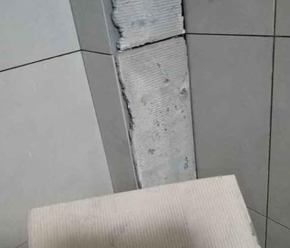 犍为瓷砖空鼓维修公司分享下厨房瓷砖脱落的补救措施。